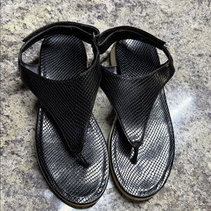 Naturalizer Black Textured Sandals Size 8.5